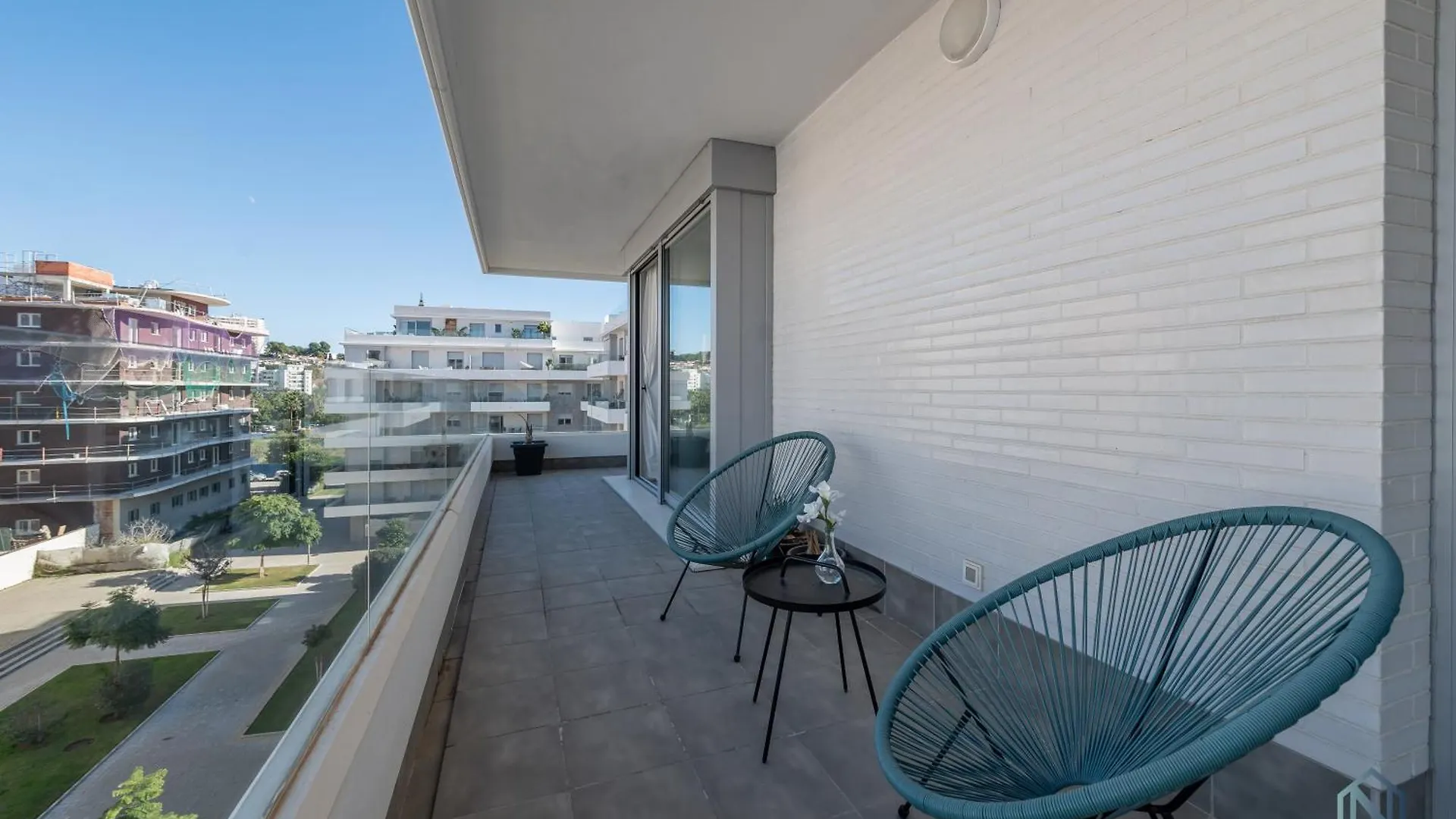 Newly Built 3 Bdrm Modern Apt W Gym, Pool, & Views Marbella