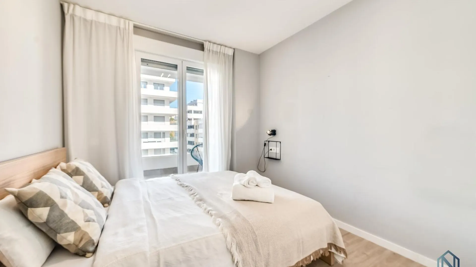 Newly Built 3 Bdrm Modern Apt W Gym, Pool, & Views Marbella