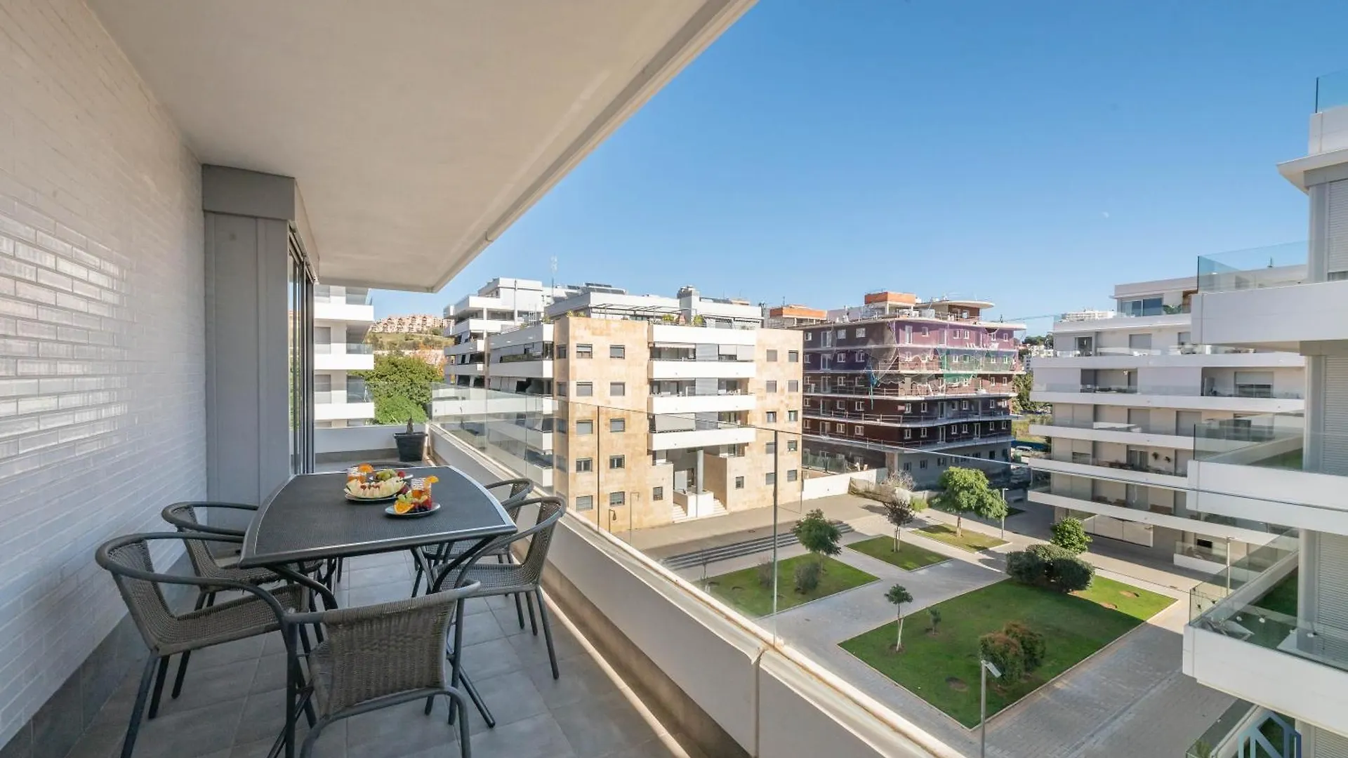 Newly Built 3 Bdrm Modern Apt W Gym, Pool, & Views Marbella